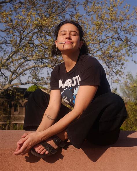 Ilana Glazer's feet