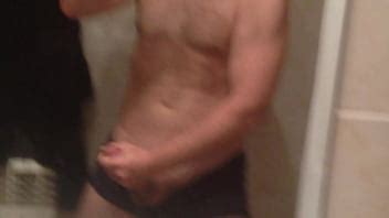 Cumming Front The Mirror XVIDEOS