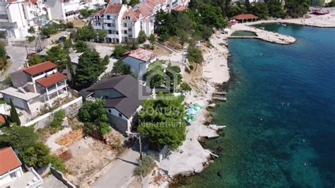 PRODAJA KUĆA S RESTORANOM 1 RED DO MORA KARLOBAG prodaja