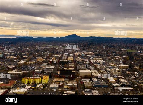 Elevated view of Eugene, Oregon during cloudy day Stock Photo - Alamy