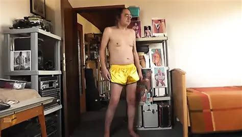 Sexy Gelbe Shorts Solo Man Hd Porn Video Ef Xhamster