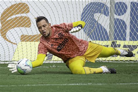 Diego Alves segue longe de renovação Flamengo Gazeta Esportiva