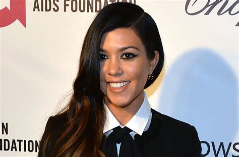 Kourtney Kardashian Poses Nude And Pregnant For Dujour Upi