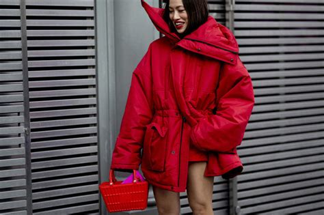 El abrigo rojo de Sfera que querrán las mujeres más elegantes y en