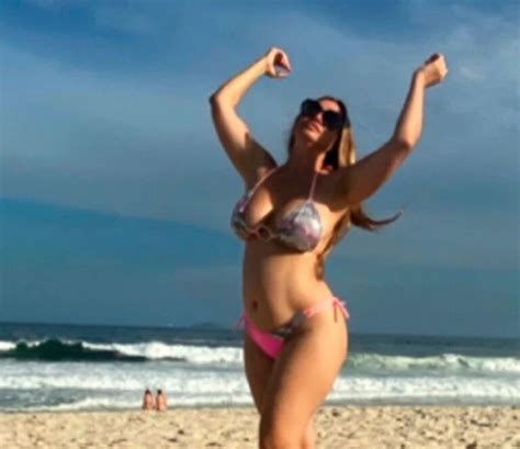 Bel N Francese Public Una Foto En Bikini Y Respondi A Las Cr Ticas Negativas Con Una Reflexi N