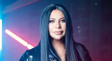 Stoja Se Skinula U Minijaturni Bikini Pa Pokazala Ime Raspola E Zadnjica U Prvom Planu