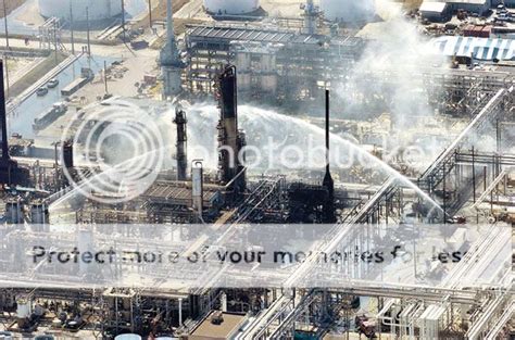 2005-bp-texas-city-refinery-explosion_zpse4a242b2.jpg Photo by akadjian ...