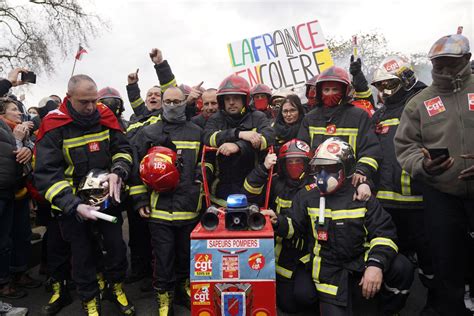 Helena28 On Twitter RT Kornikaned5 Les Pompiers De Nouveau Dans La