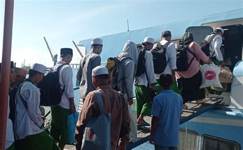 Jelang Ramadan Penumpang Kapal Menuju Bawean Meningkat Gresik Satu