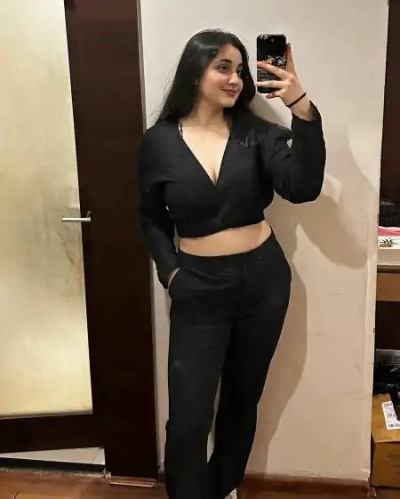 Revathi Pillai Top 20 Hot Pics And Photo