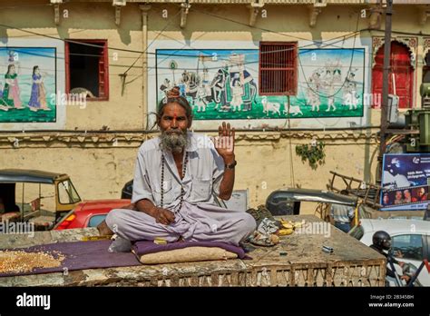 Hindu Holy Man Hi Res Stock Photography And Images Alamy