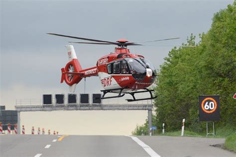 Fotostrecke Fünf Lastwagen auf A8 verkeilt Stau Chaos nach schwerem