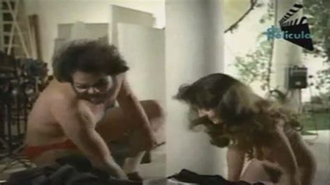 Naked Rosalía Valdés in El vuelo de la cigüeña