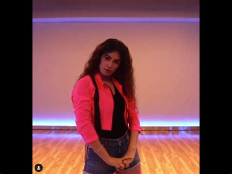 Bandagi Kalra Tries Beyonce S Dance Moves Bandagi Boyfriend Puneesh Sharma Calls It HOT Fans