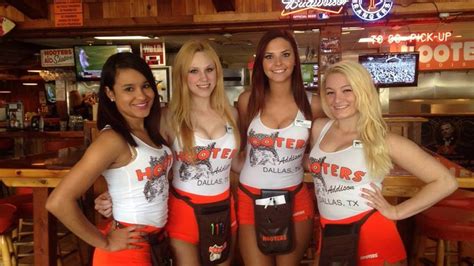 Hooters Girls Porn Pic