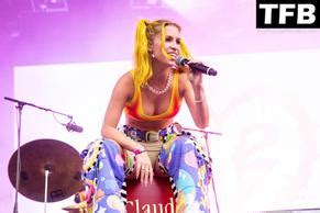 Claudia Bouvette Sexy Seen Flaunting Her Hot Figure On Stage At The Festival De Quebec Aznude