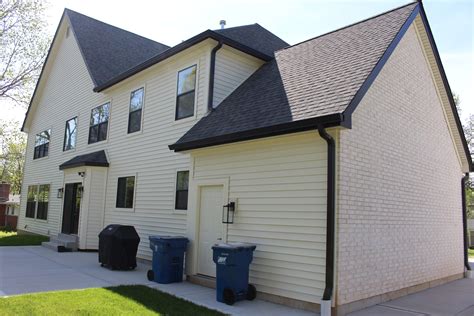 What Color Shutters Match Sandstone Beige Siding 2