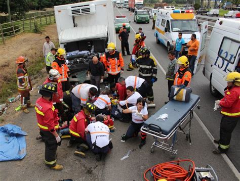 Dos Chillanejos Heridos De Consideraci N Deja Choque Entre Camiones En