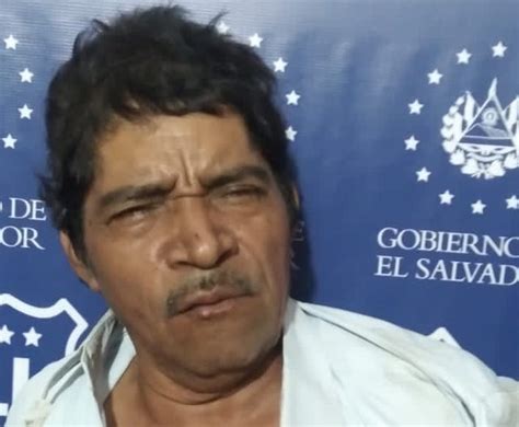 Sujeto Es Se Alado De Atacar A Un Hombre Con Un Machete Mientras Beb An