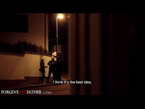 Rubia checa infiel follada duro por un extraño mientras el marido cornudo mira XVIDEOS