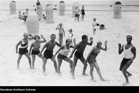Sto Lat Temu Na Pla Y Nie By O Bikini Tak Wygl Da O Polskie Lato Moda