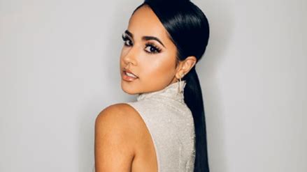 Becky G Causa Alboroto En Las Redes Al Posar En Sensual Bikini