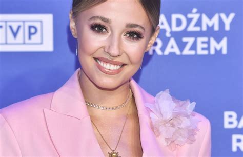 Izabella Krzan Za O Y A Bikini Tak Ubrana Przechadza A Si Po Pla Y Wp Gwiazdy