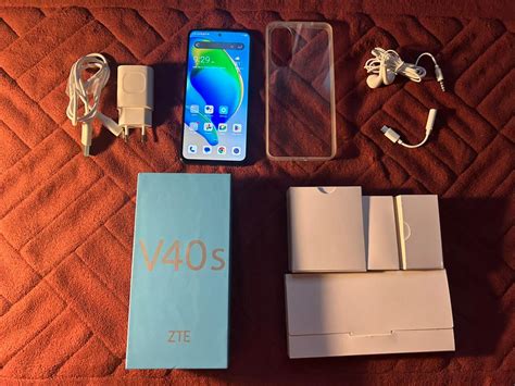 Unboxing ZTE Blade V40s