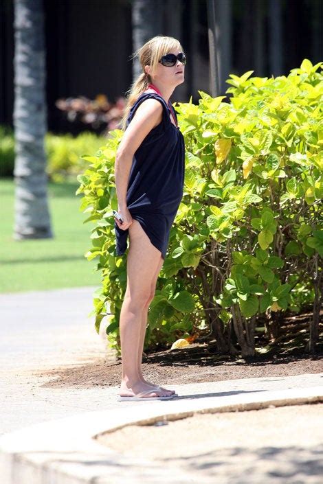 Only Reese Witherspoon Can Scratch Her Ass And Make It Look Cute