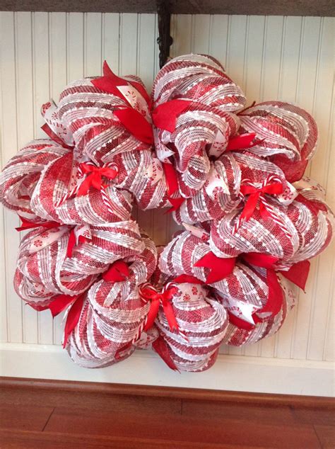 Red And White Christmas Wreath