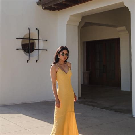 Tips On How To Wear Nude Lipstick This Fall