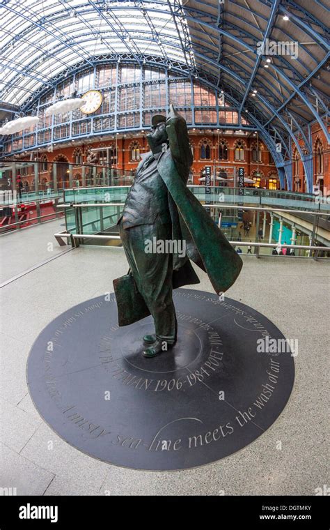 Statue sir john betjeman st hi-res stock photography and images - Alamy