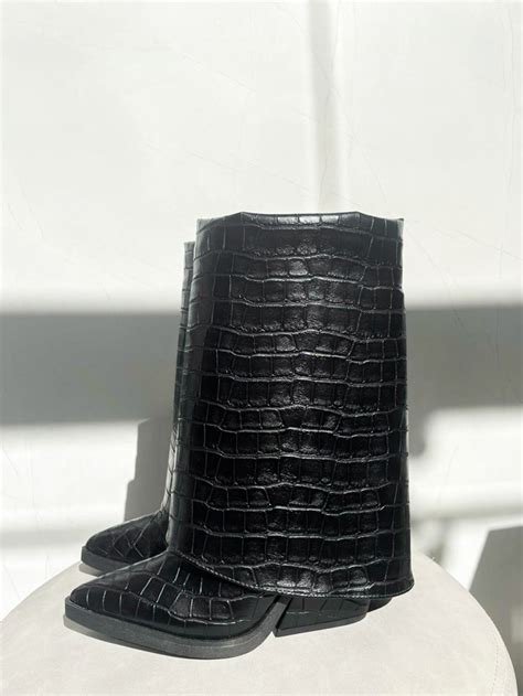 Bota Milena Preta Oui Lingerie Peças feitas à mão muito amor e carinho