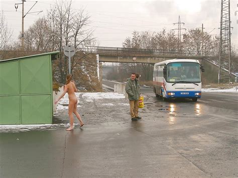 Nacktes M Dchen In Der Ffentlichkeit In Italien Und Sehr Sexy Bunett Porno Bilder Sex Fotos