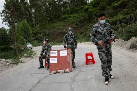 Los Rescatistas Buscan Las Cajas Negras Y Rastros De Las 132 Personas