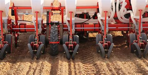 Air Suction Precision Sowing Corn Seeder 4 Rows 6 Rows 12 Rows High