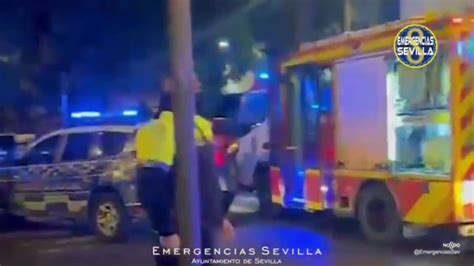 Una Veintena De Atendidos 6 Evacuados Al Hospital Por Un Incendio En