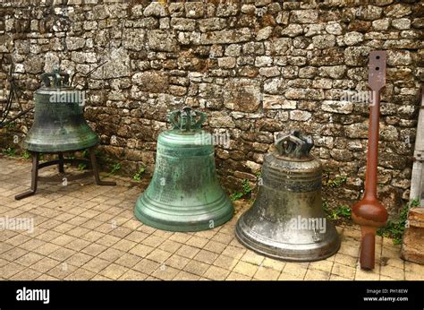 Drei glocken -Fotos und -Bildmaterial in hoher Auflösung – Alamy