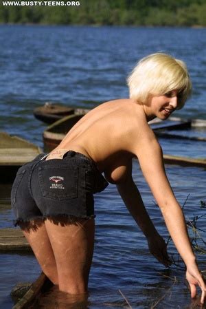 Blonde Sporty Teen With Shows Off Her Attra XXX Dessert Picture 14