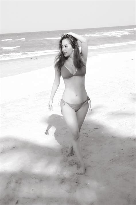 Di N Bikini G I M T Con Kh Nh Thi Khoe D Ng Nu T N