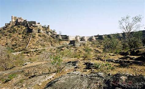 How were Forts made in Mewar, Rajasthan