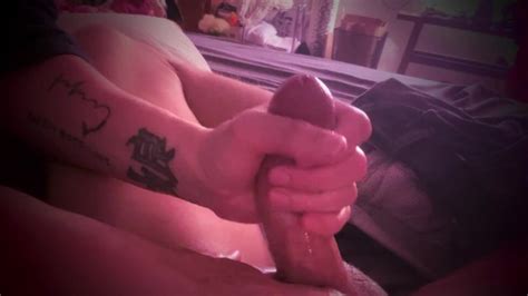 MILF Stuzzica e Accarezza Lentamente Il Cazzo Di Papà Poi Lo Batte