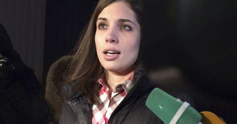 G Outra Integrante Do Pussy Riot Libertada De Pris O Na R Ssia Not Cias Em Mundo