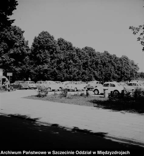 Plażowa moda PRL Skąpe bikini bielizna i majtasy Jedziemy na wczasy Gazeta Pomorska