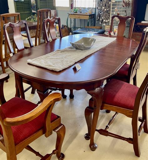 Vintage Henkel Harris Model Cherry Wood Dining Room Table Queen