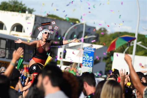 Blocos Levam Multid O S Ruas Do Df No Segundo Dia De Carnaval Veja