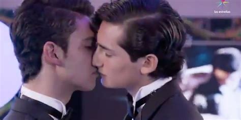 La Adorable Joven Pareja Gay Aristemo Finalmente Se Besa Hornet The Queer Social Network