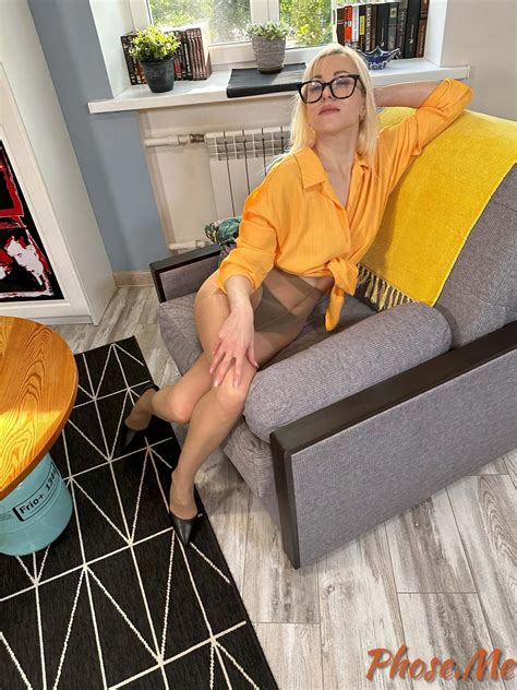 Blonde Milf In Tan Pantyhose And Heels Nude Pics XHamster