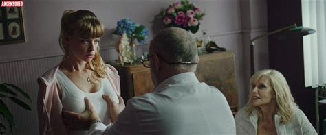 Naked Maaike Neuville In Yummy