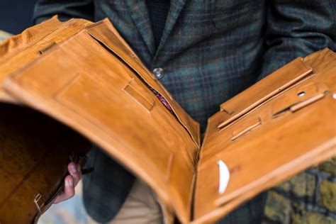 My vintage leather folio: How great things age – Permanent Style